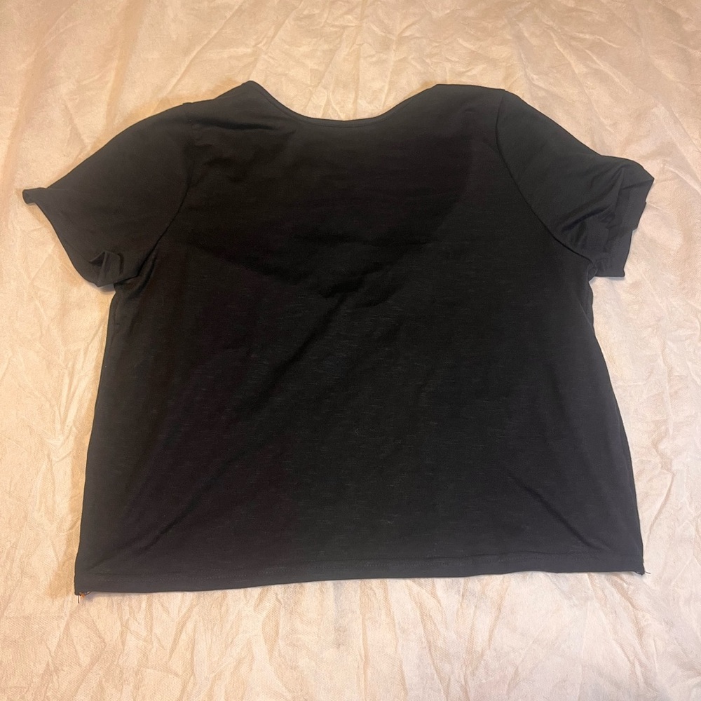 Open back patterned hem tee - Picture 2 of 2